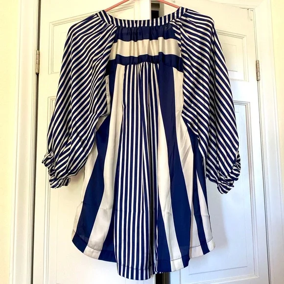 Lightweight striped navy & cream blouse by Umgee.  Medium.  NWT. - Picture 2 of 4